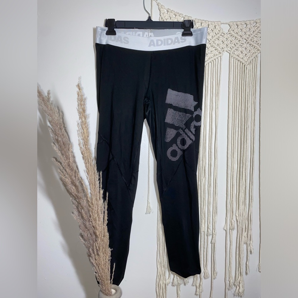 Black Adidas Leggings🌑